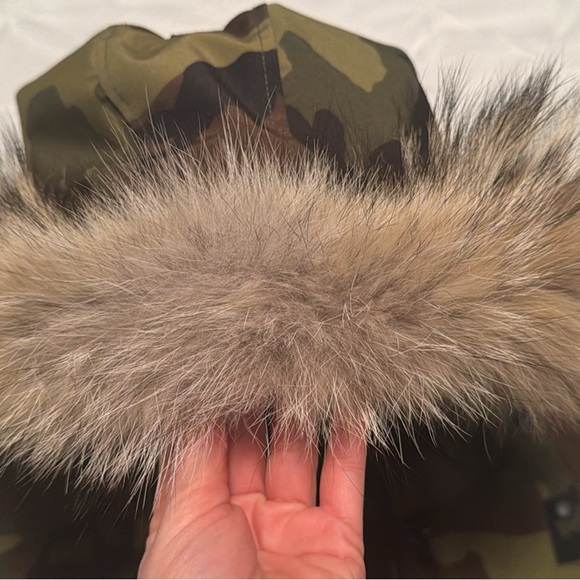 Woman’s Canada Goose Jacket size small limited edition camo green - Picture 6 of 9